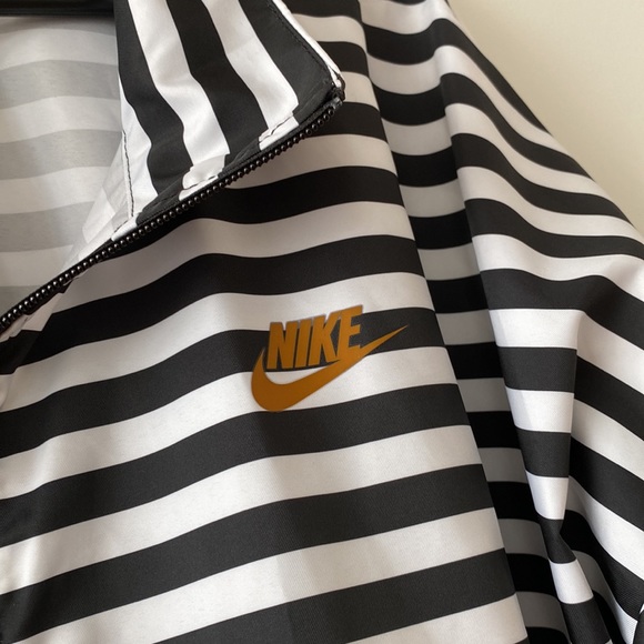 ❤️ NIKE - Ladies Windbreaker ❤️ - Picture 9 of 14